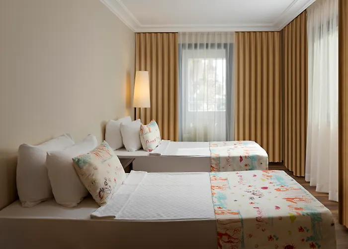 Seven Seas Hotel Life